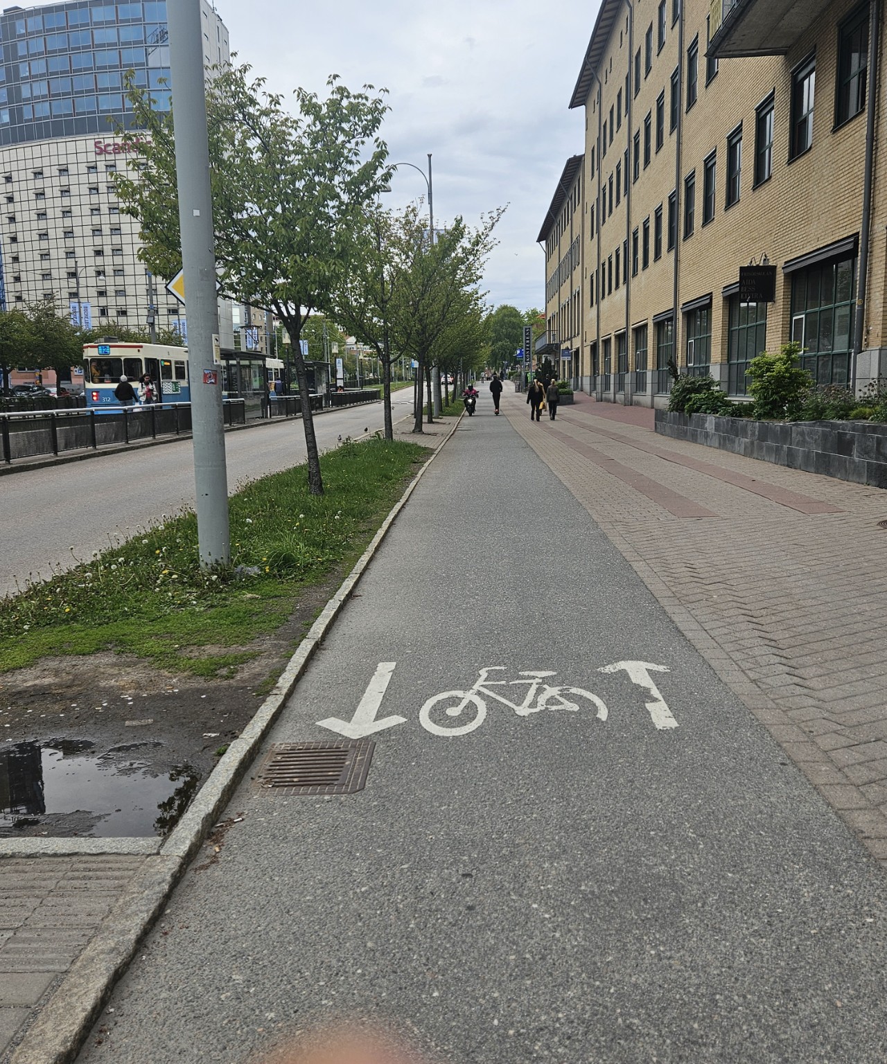 Gång- och cykelväg mot Valhallabadet i Göteborg