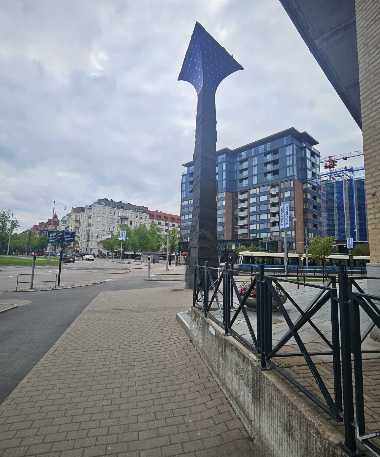 Landmärke och skulptur vid Valhallabadet i Göteborg